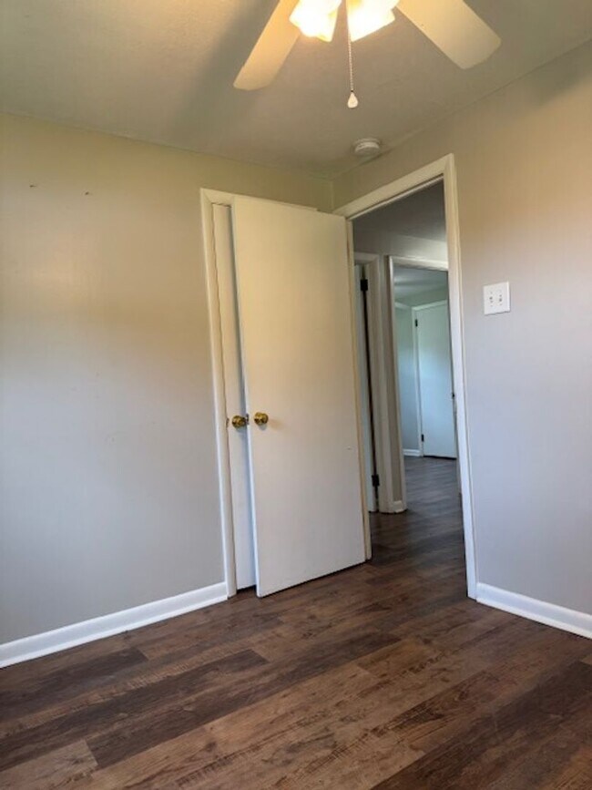 Building Photo - 7001 Comet Dr