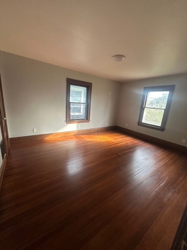 Building Photo - Spacious Single Family 4-Bedroom 1.5-Bath Home For Rent