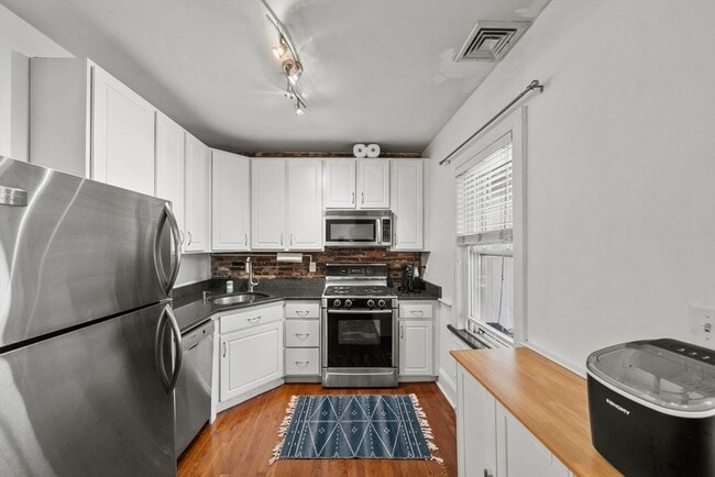 Building Photo - 293 W 2nd St