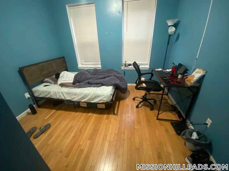 Building Photo - 1460 Tremont St