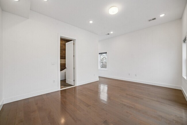 Building Photo - 46 Carlton Ave