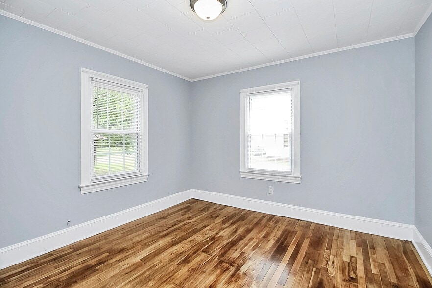 Bedroom 2 - 616 E Iredell Ave