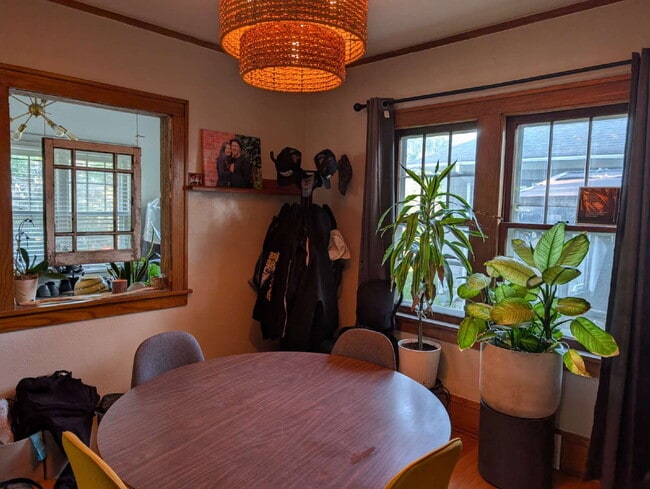 Building Photo - Charming 3BR in Victory Memorial with Fenced Yard & Garage
