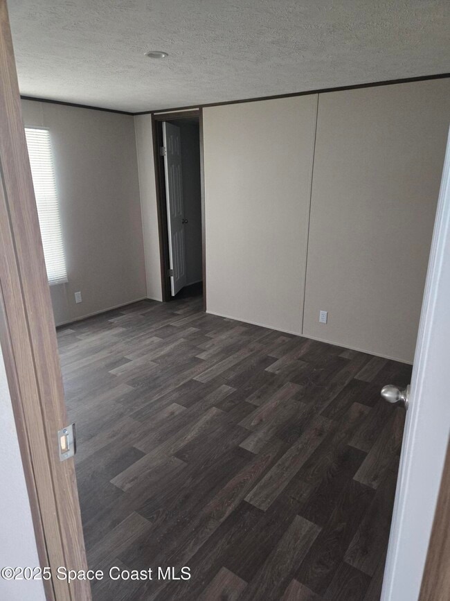 Building Photo - 2534 Amberly Rd NE