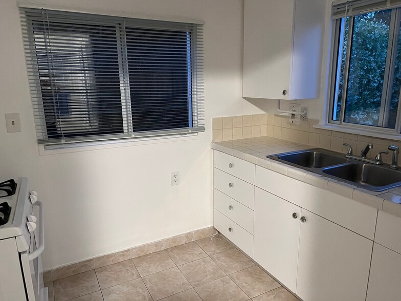 Building Photo - 541 Patterson Ave