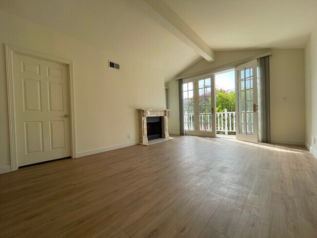 Building Photo - 623 Palisades Ave