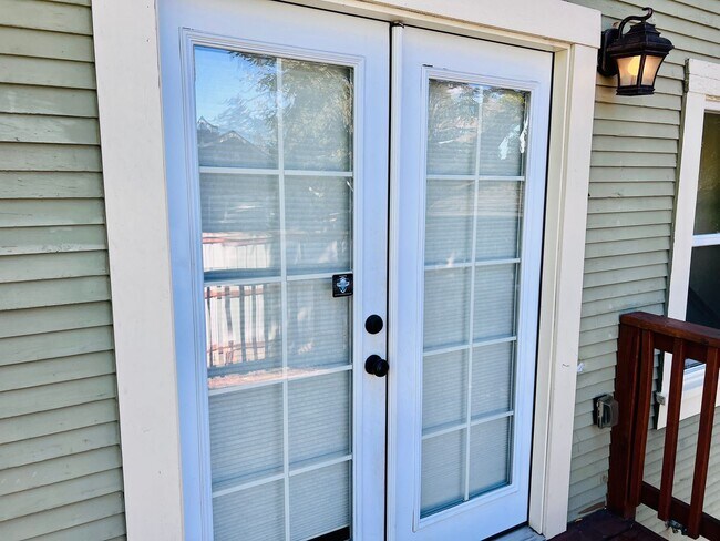 Building Photo - Craftsman Beauty Tucked into Mt.Scott-Arleta