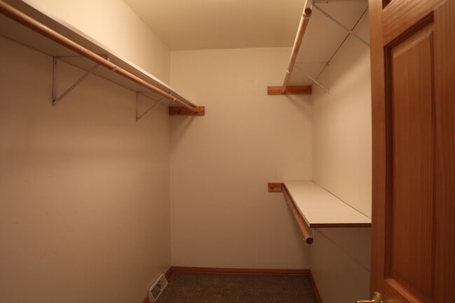 Walkin closet - 493 N 9th St