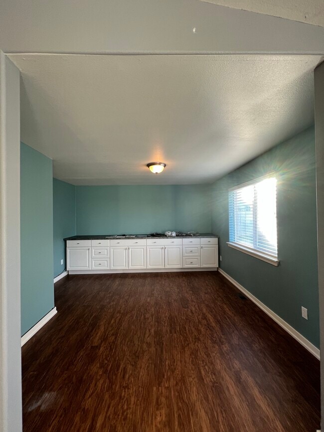 Building Photo - 4412 Valencia Dr