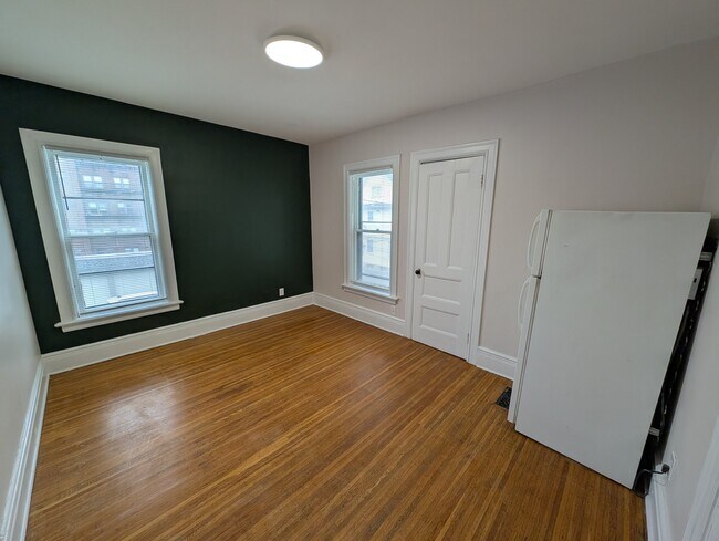 Building Photo - 29 Strathallan Park