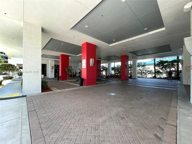 Building Photo - 2600 E Hallandale Beach Blvd