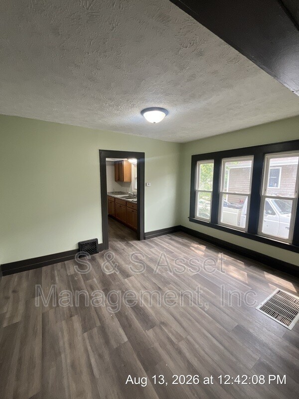Building Photo - 1006 Mahlon St