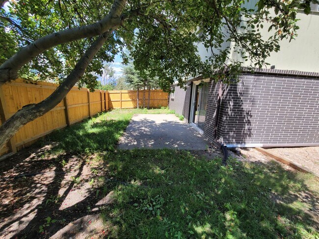 Building Photo - Great 5br/2ba House in NE Colorado Springs. Near UCCS