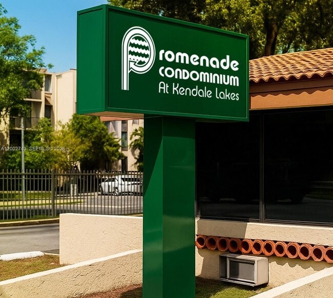 Building Photo - 14421 N Kendall Dr