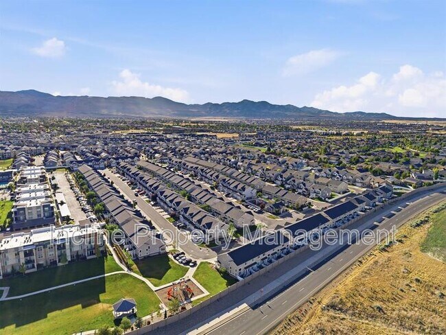Building Photo - 4863 Spire Wy