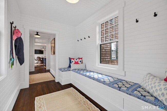 Building Photo - 28 Fenwick Ave