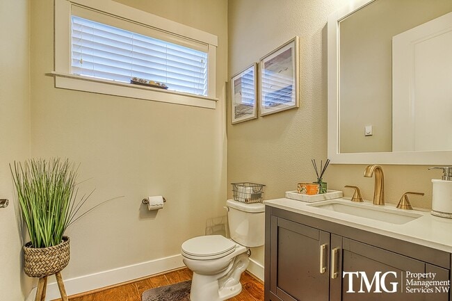 Building Photo - Spacious 4 BD Home with Private Backyard & Community Amenities!