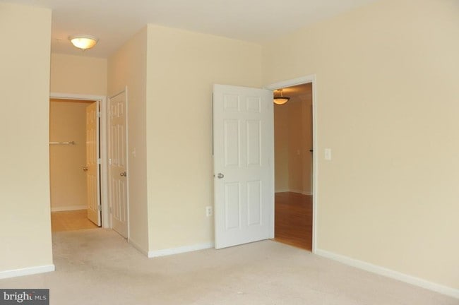 Building Photo - 4850 Eisenhower Ave