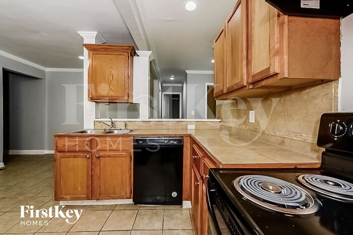 Building Photo - 2138 Pinehurst Dr