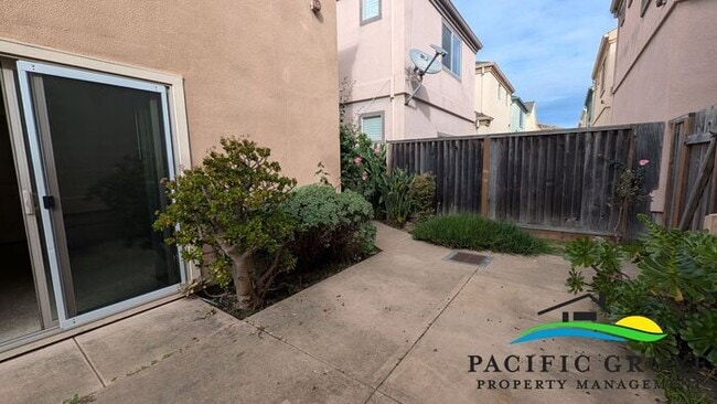 Building Photo - Refined 3-Bedroom Residence Offering Comfort and Function