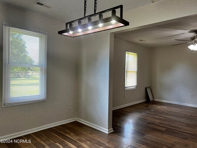 Building Photo - 1405 N Carolina Hwy 343 S