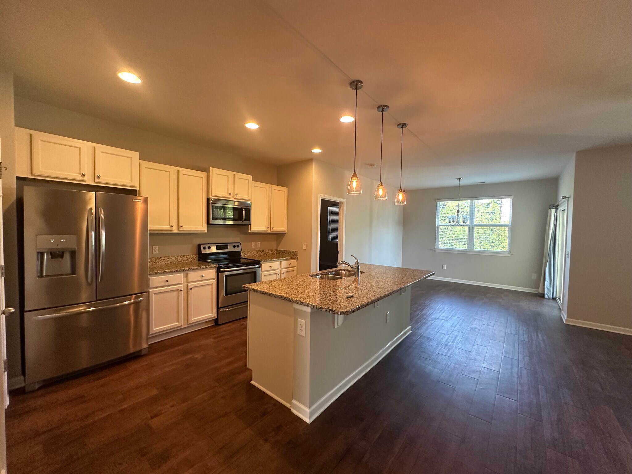 Building Photo - 8170 E Highcroft Dr NE