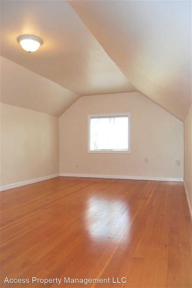 Building Photo - 3 br, 1 bath House - 31696 SW Bald Peak Rd