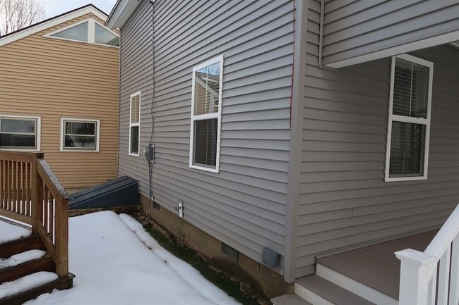 Building Photo - 5 Green St