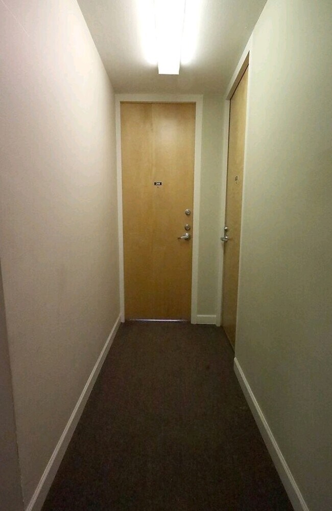 Building Photo - 345 E Eastgate Pl