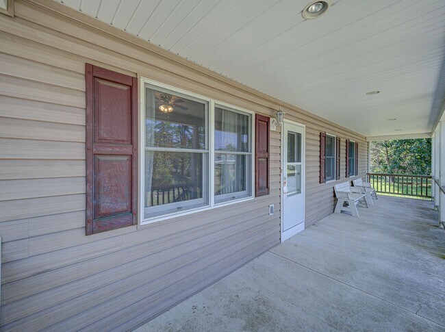 Building Photo - 756 Lakehurst Rd