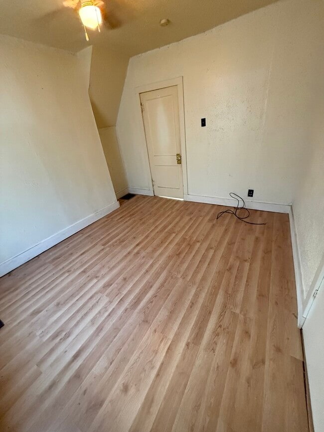 Building Photo - 3011 Myrtle Ave