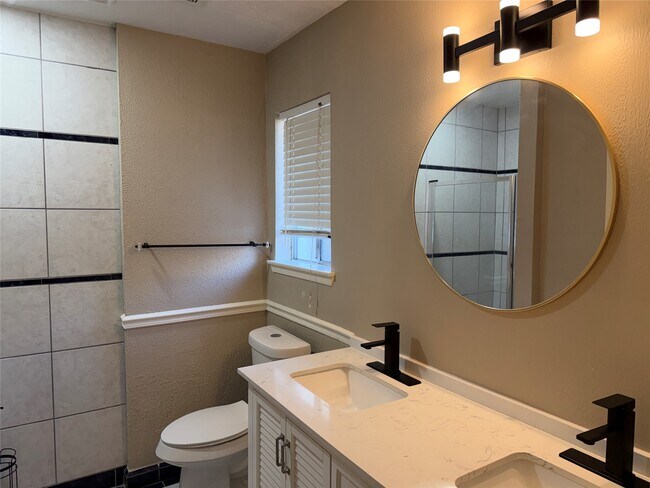 Building Photo - 1310 Goswell Ln