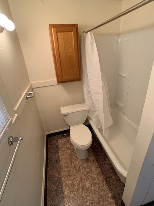 Building Photo - Cozy 1-Bedroom House With Garage!!