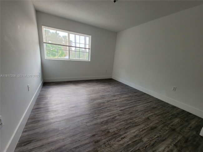 Building Photo - 4844 N State Rd 7