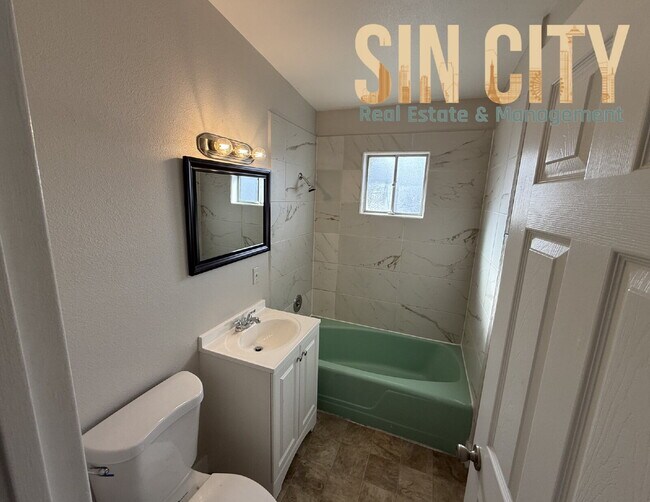 Building Photo - Discover Urban Comfort: Spacious Second Floor 1-Bedroom Oasis at Lyn Capri