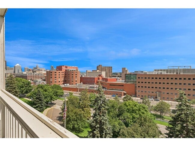 Building Photo - AVAILABLE NOW - Gorgeous 2 BR, 2 BA Condo, with Parking and Excellent Location