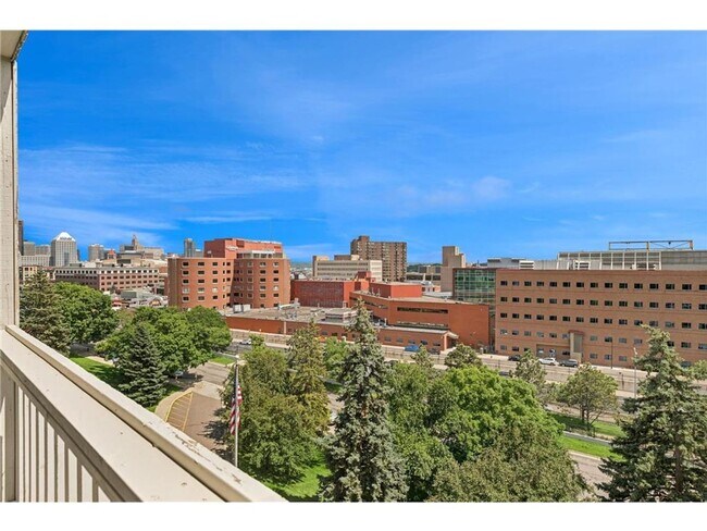 Building Photo - NOVEMBER MOVE-IN SPECIAL for qualified applicants $400 off 1 month's rent; AVAILABLE NOW - Gorgeo...