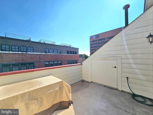 Building Photo - 315 Hearthstone Mews