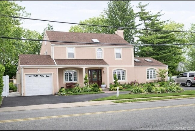 Building Photo - 314 Main St