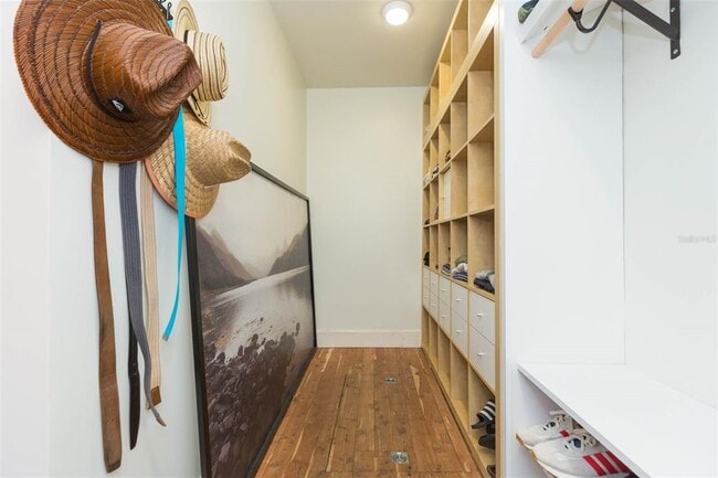 Building Photo - 917 E Broad St