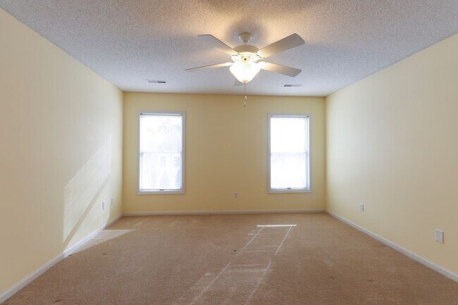 Building Photo - Bright 3BR/2BA Home in Quiet, Desirable Neighborhood with Garage!