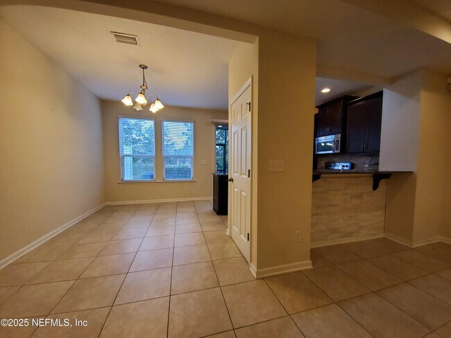 Building Photo - 13 La Paz Wy