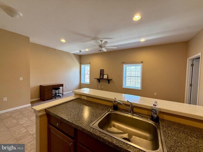 Building Photo - 2 S 3rd St