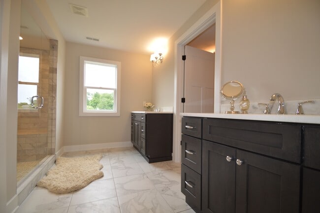 Building Photo - 9324 Old Plainfield Rd