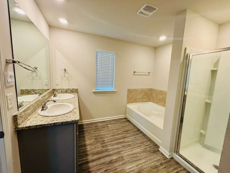 Building Photo - 24359 Dawson Ct