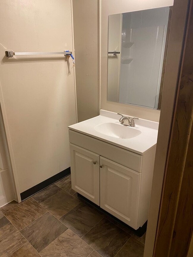Building Photo - Bonney Lake Remodeled Manufactured Home!