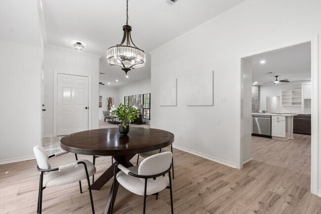 Building Photo - 10 Autumn Oaks Dr