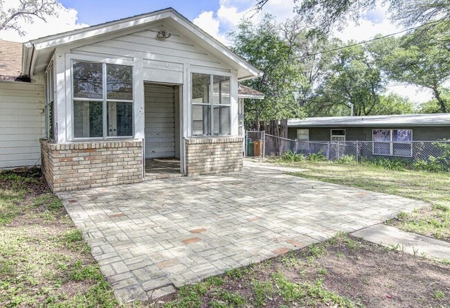 Building Photo - 2709 Rae Dell Ave