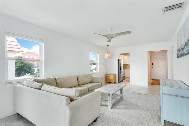 Building Photo - 370 Wilma Cir
