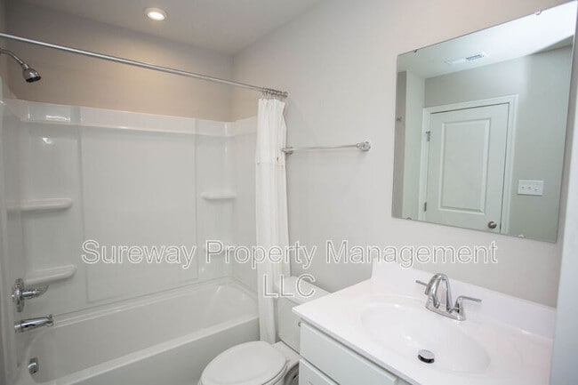 Building Photo - 2 Mulberry ln